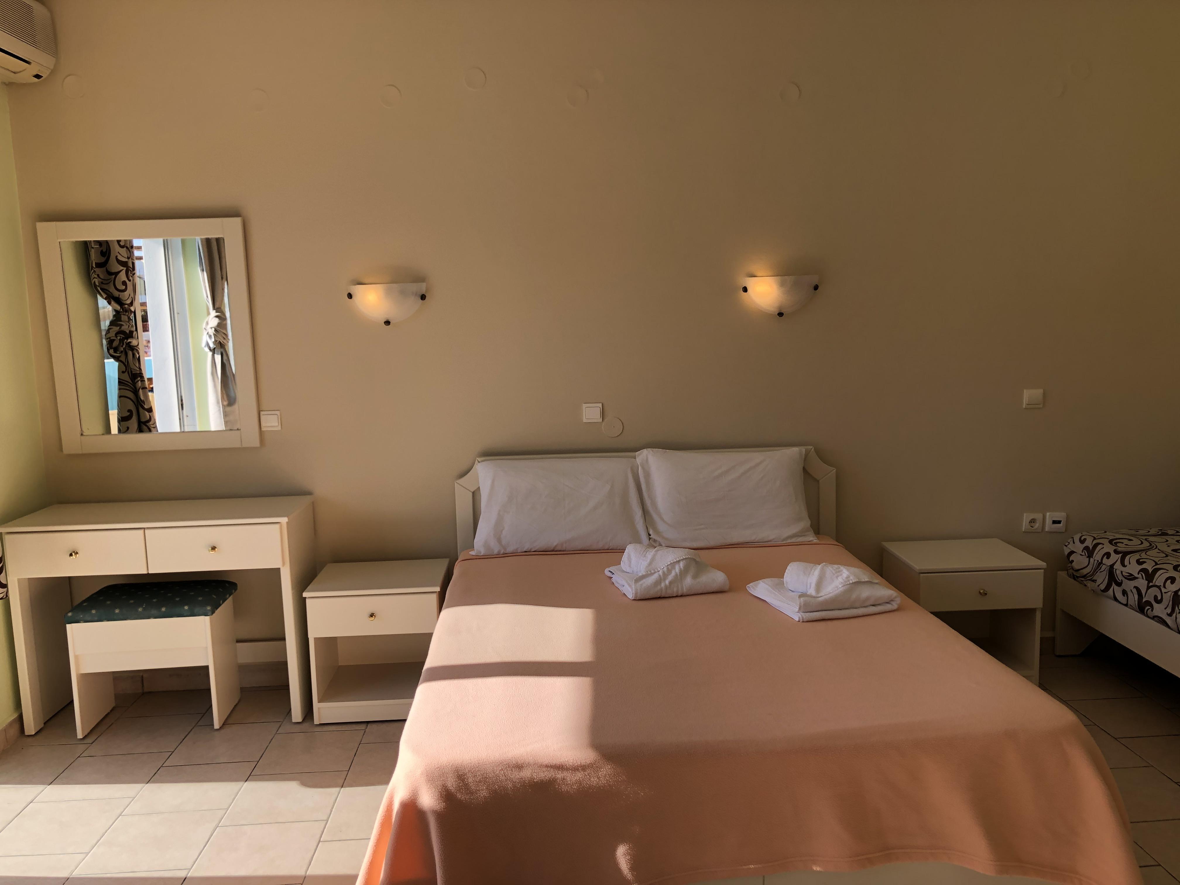 Epis Hotel Agia Marina Екстериор снимка