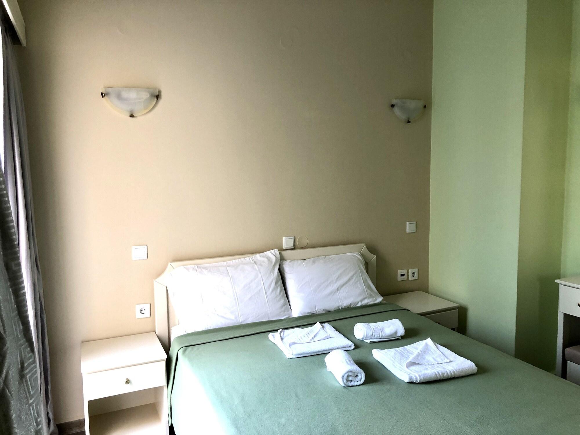 Epis Hotel Agia Marina Екстериор снимка