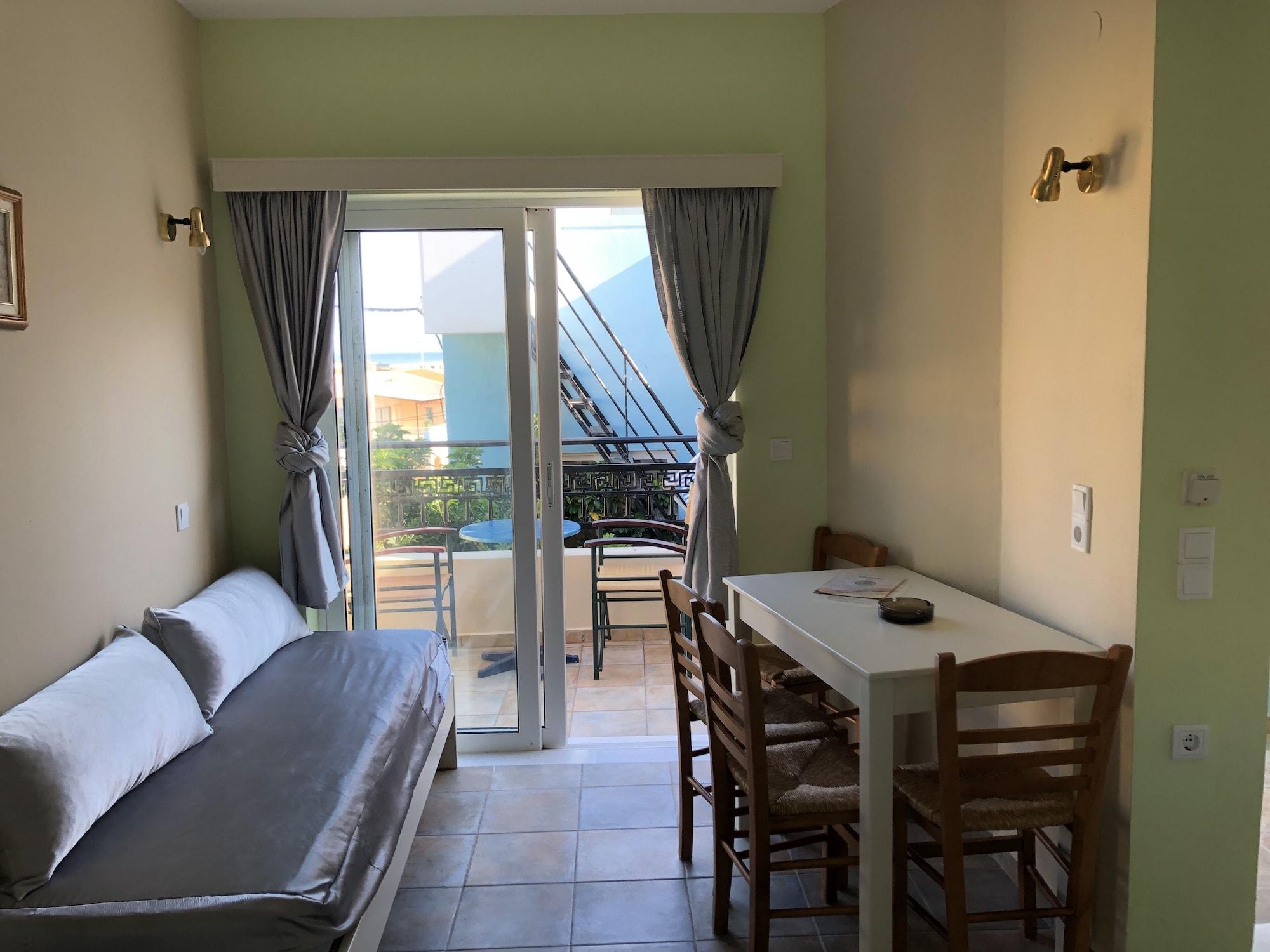 Epis Hotel Agia Marina Екстериор снимка
