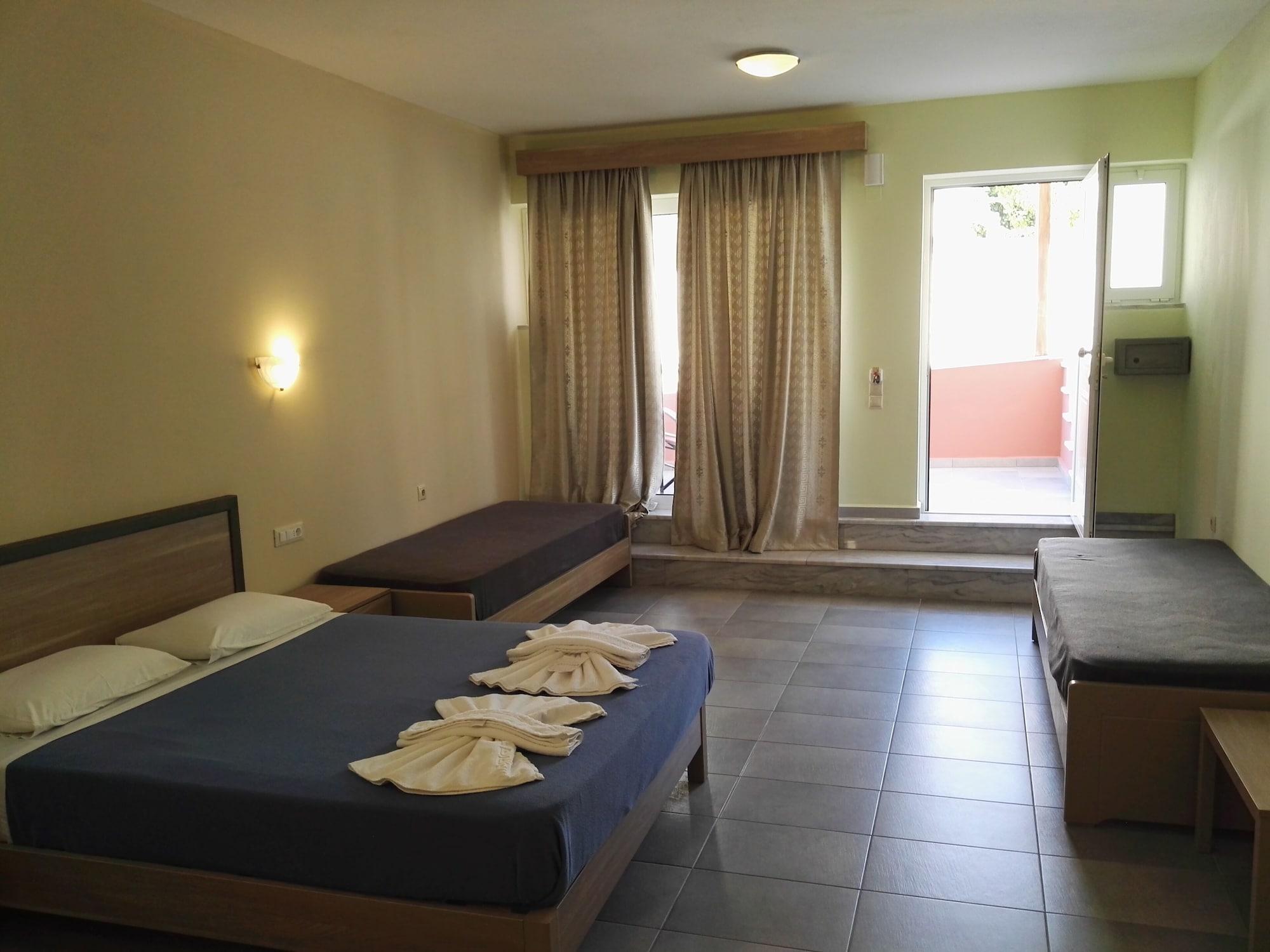 Epis Hotel Agia Marina Екстериор снимка