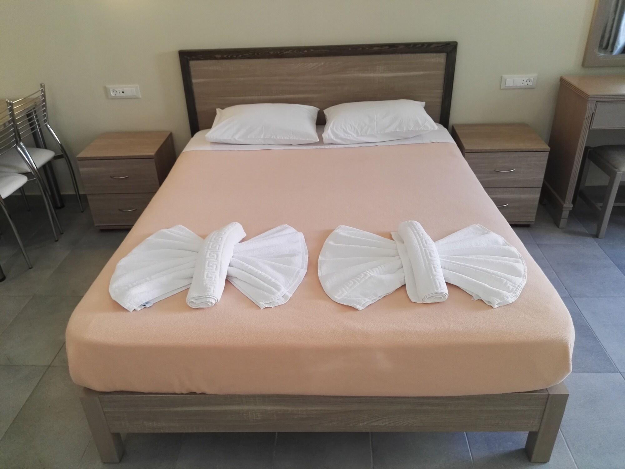 Epis Hotel Agia Marina Екстериор снимка