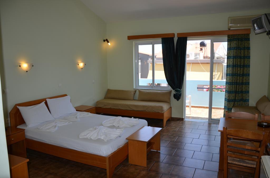 Epis Hotel Agia Marina Екстериор снимка