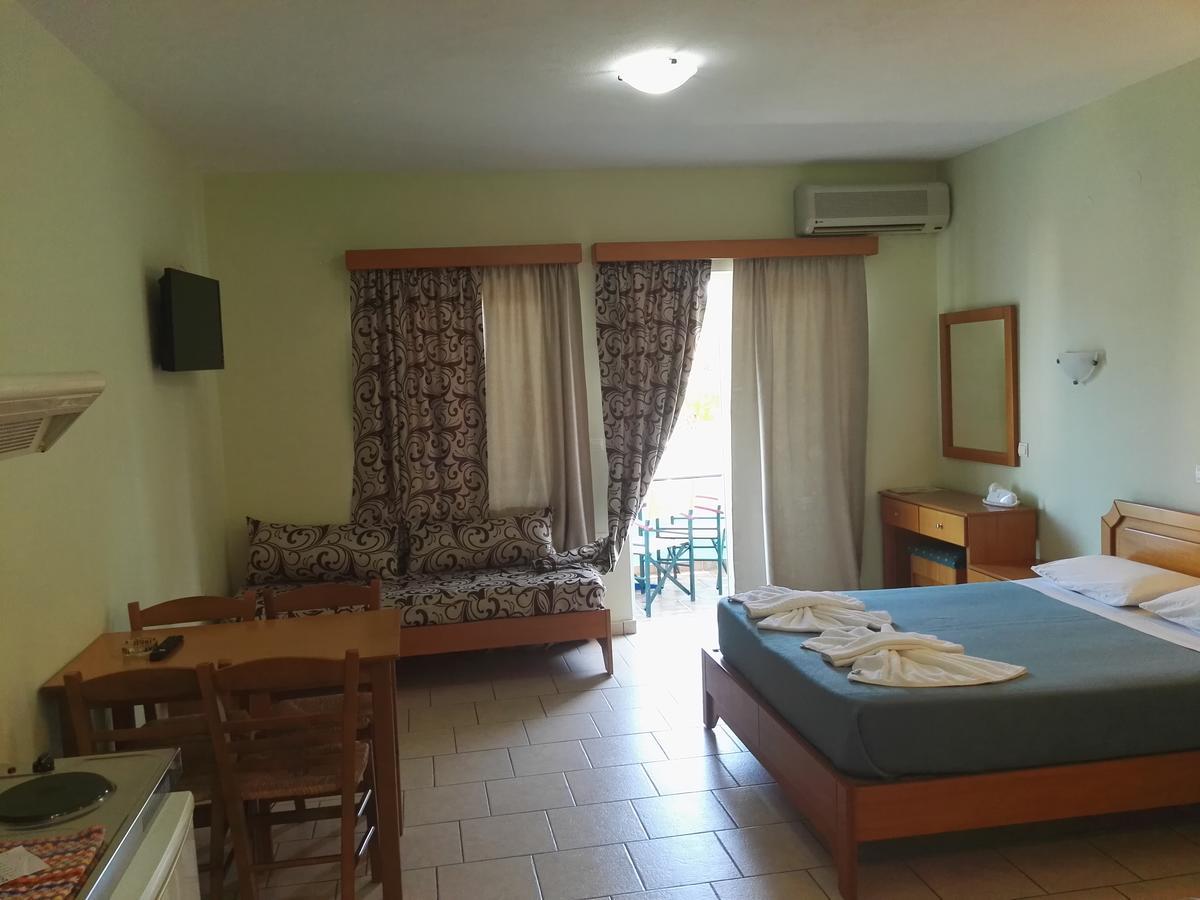 Epis Hotel Agia Marina Екстериор снимка