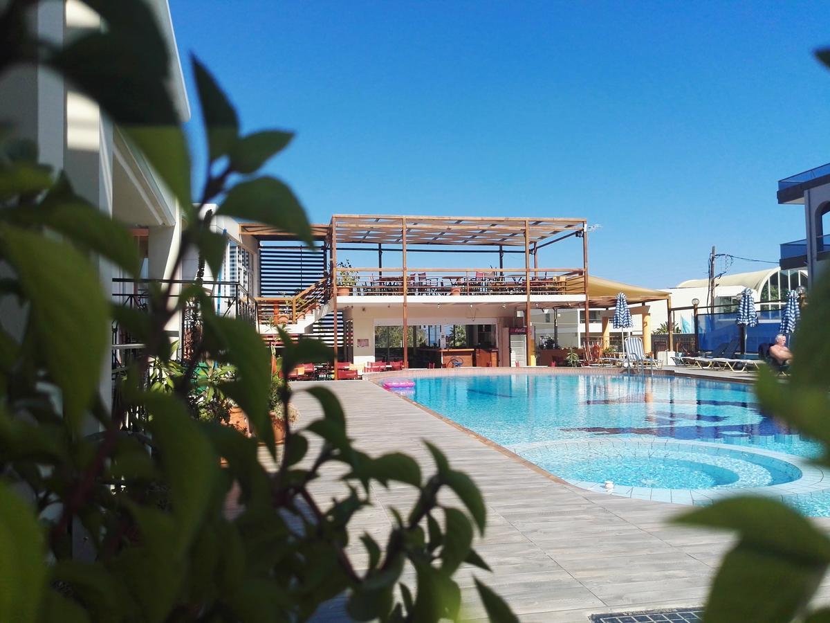 Epis Hotel Agia Marina Екстериор снимка