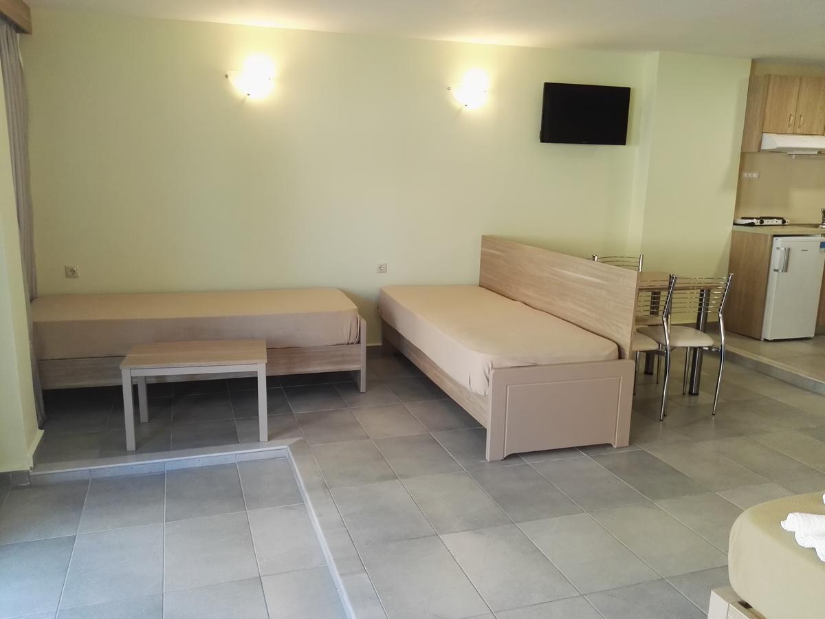 Epis Hotel Agia Marina Екстериор снимка