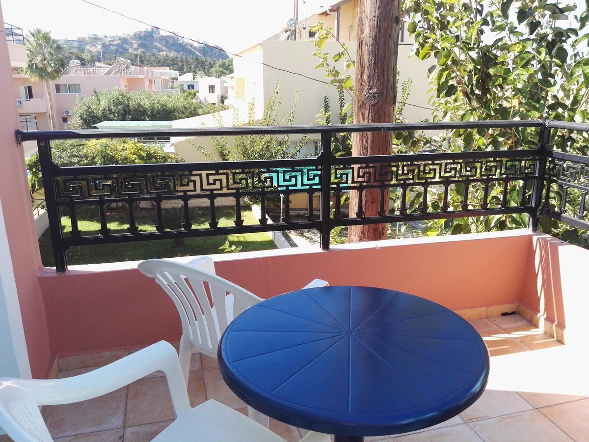 Epis Hotel Agia Marina Екстериор снимка