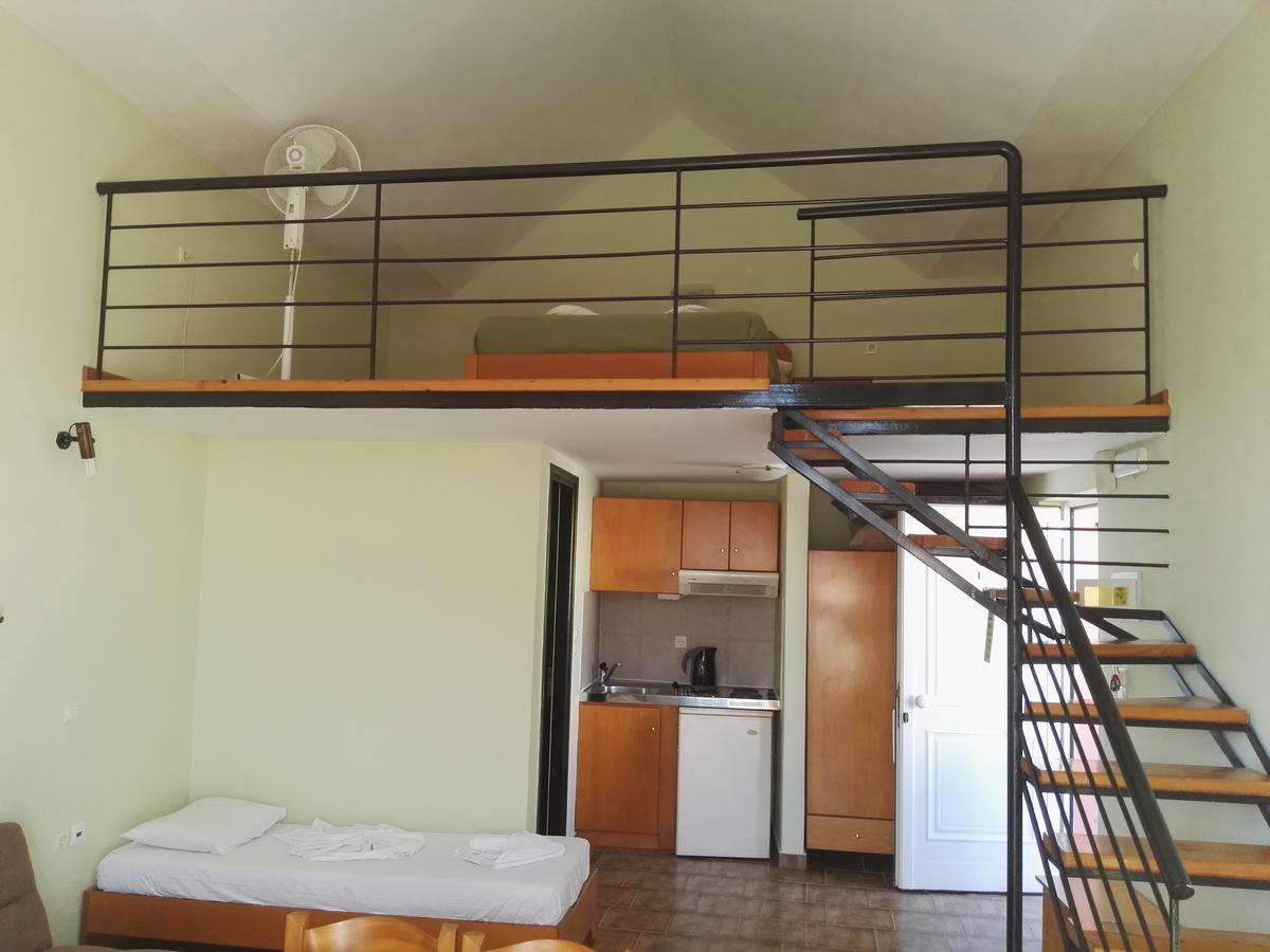 Epis Hotel Agia Marina Екстериор снимка