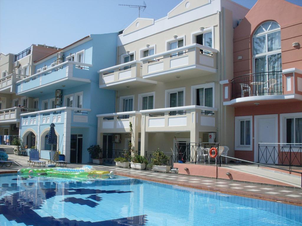Epis Hotel Agia Marina Екстериор снимка