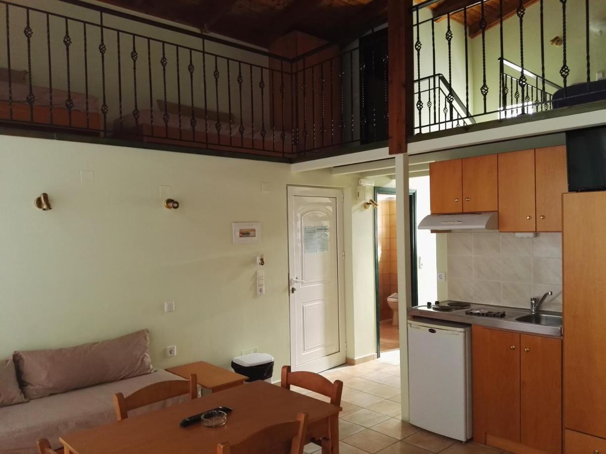 Epis Hotel Agia Marina Екстериор снимка