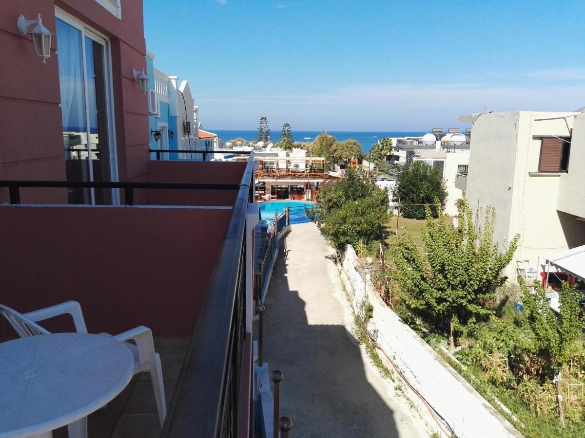 Epis Hotel Agia Marina Екстериор снимка