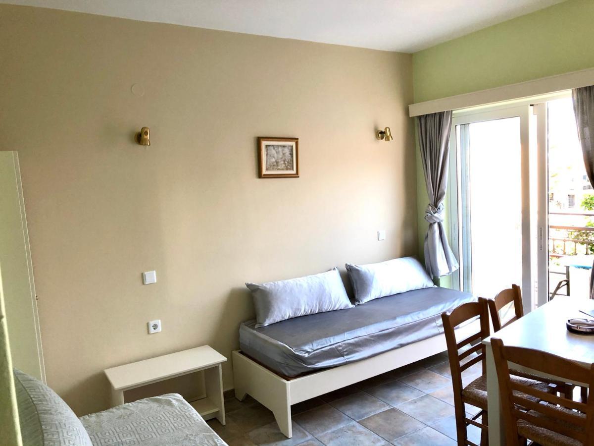 Epis Hotel Agia Marina Екстериор снимка