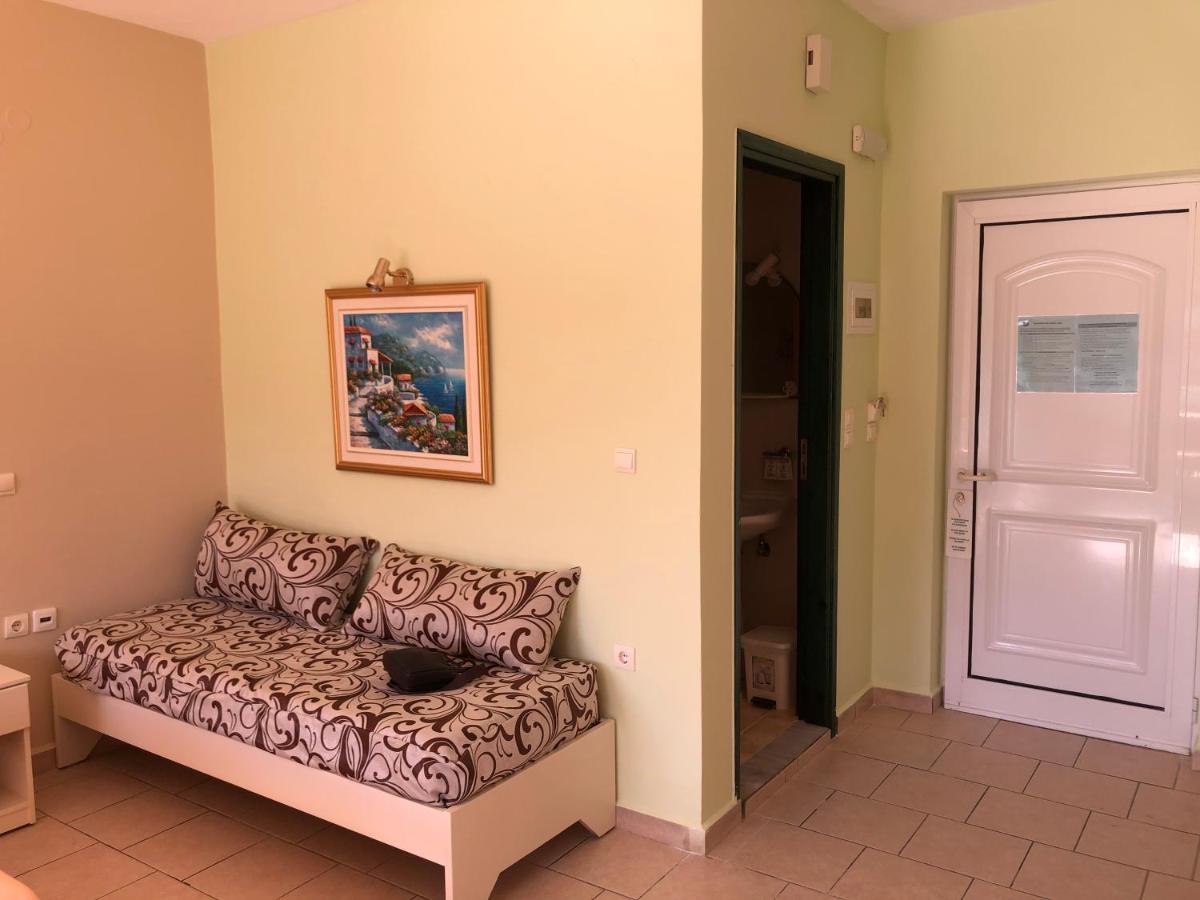 Epis Hotel Agia Marina Екстериор снимка