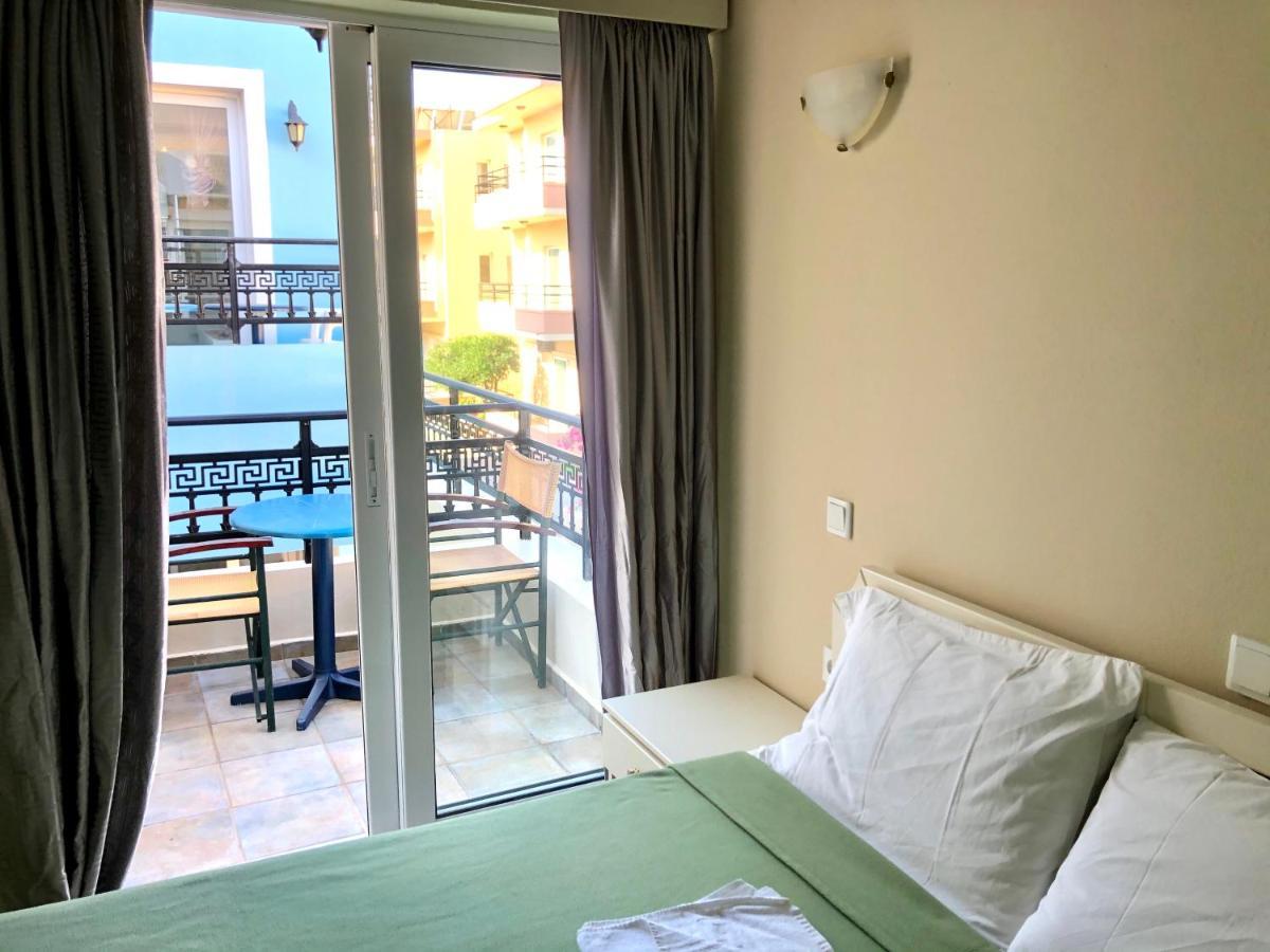 Epis Hotel Agia Marina Екстериор снимка