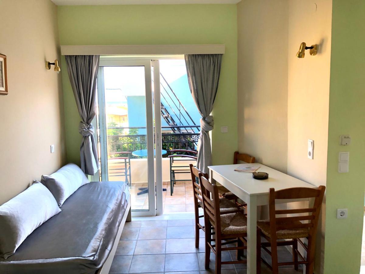 Epis Hotel Agia Marina Екстериор снимка